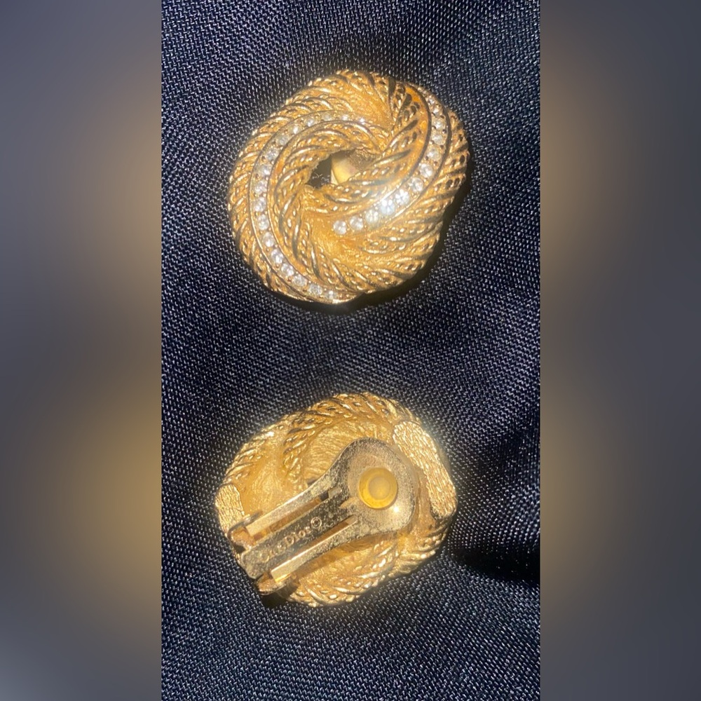HIGH END STYLISH VINTAGE CLASP EARRINGS - Picture 4 of 4